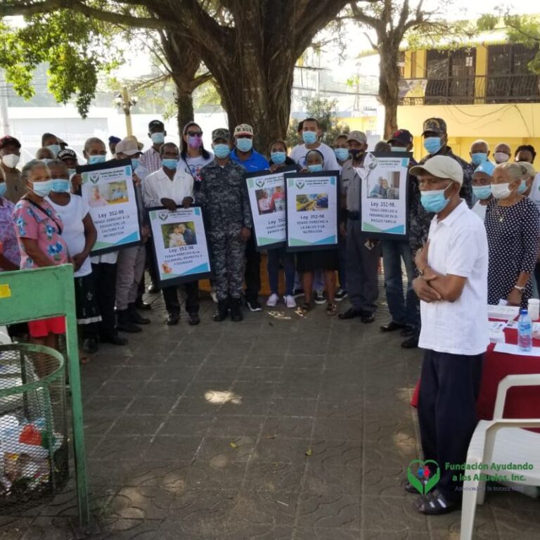ayudando-a-los-abuelo-fundacion-monte-plata
