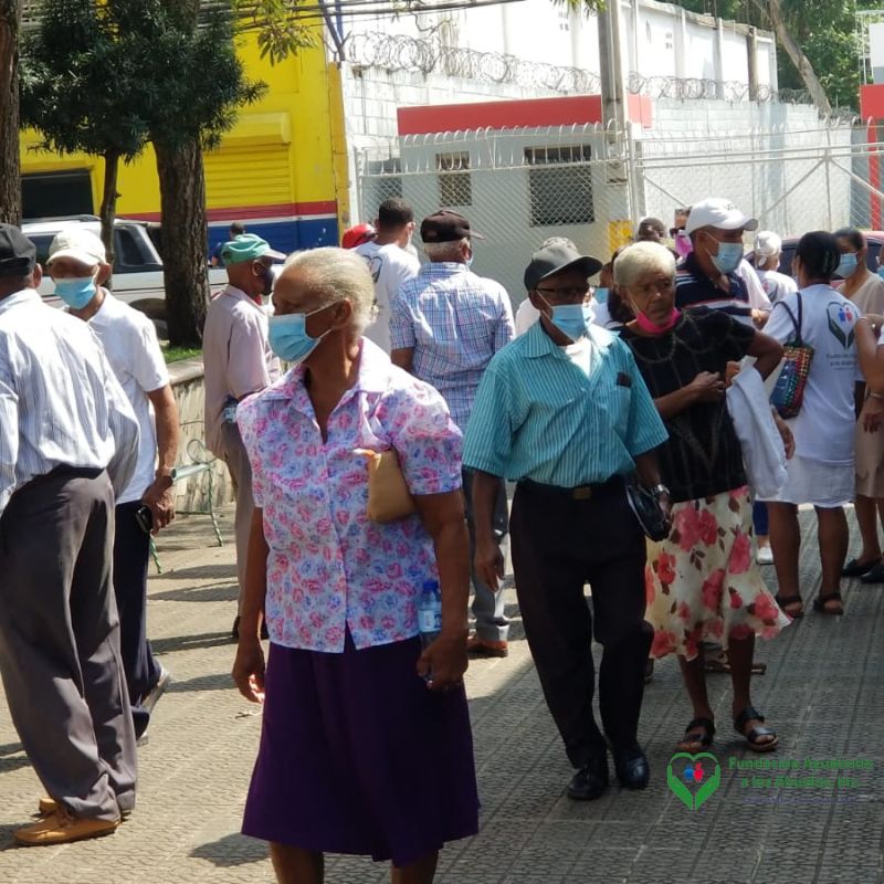 ayudando-a-los-abuelo-fundacion-monte-plata