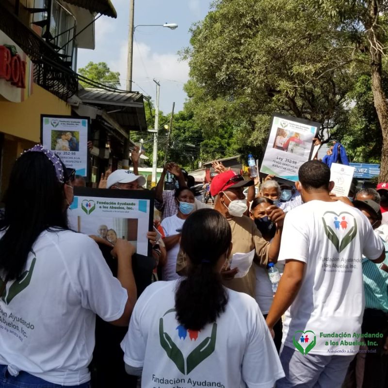 ayudando-a-los-abuelo-fundacion-monte-plata
