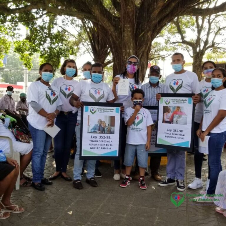 ayudando-a-los-abuelo-fundacion-monte-plata